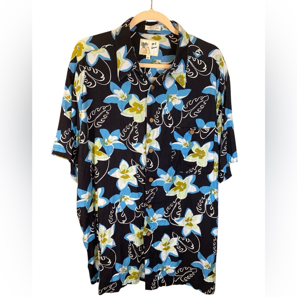 Vintage M.E. Sport Men’s XL Black Floral Hawaiian Shirt Rayon Wooden Buttons